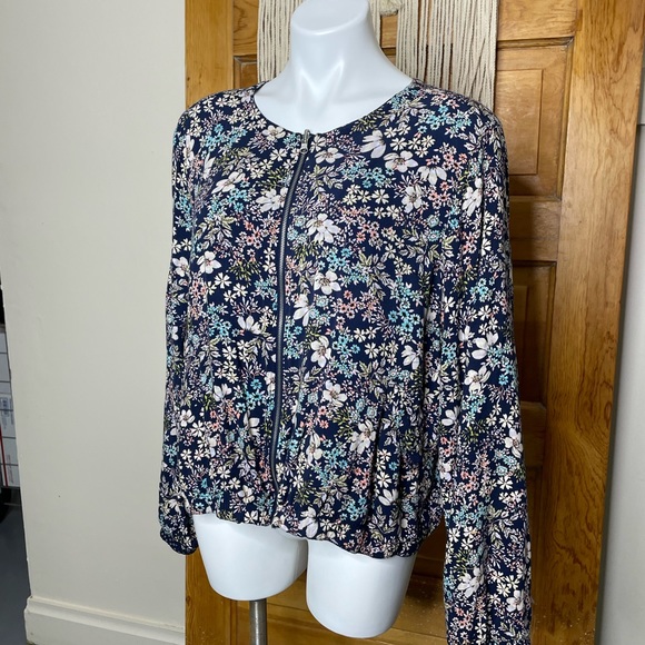 Fever Blue Floral Long Sleeves Zip Up Gathered Hem Relaxed Lightweight Jacket - Picture 10 of 14